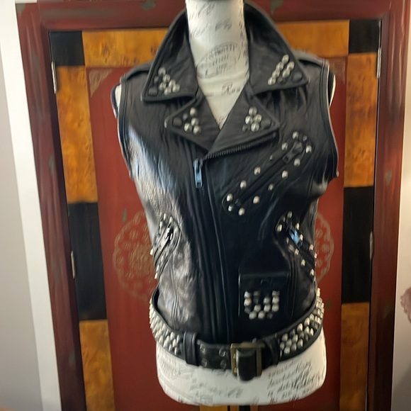 True Religion Vintage  Fabulous softest   Studded Leather vestSZ Med runs Small - Picture 3 of 16